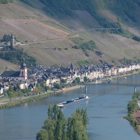 Weingut Helmut Barzen Lägenhet Zell an der Mosel Exteriör bild